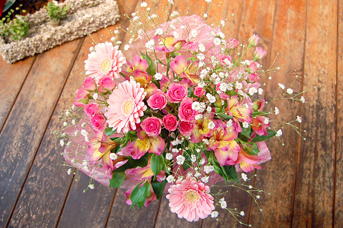 福井市 福井駅から徒歩5分 楽しくておしゃれなお花屋さん 花の店フルールホリ お花のギフトページ